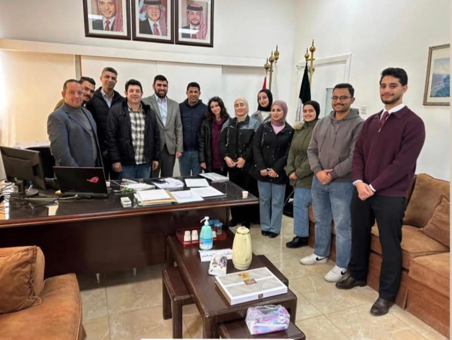 عميد كلية الآداب يلتقي الطلبة المتفوقين في امتحان اللغة الفرنسية قسم اللغات الحديثة