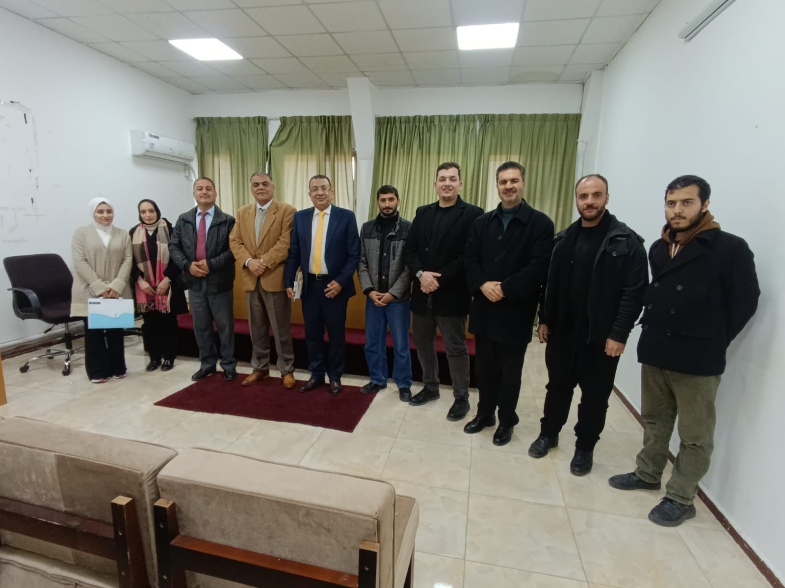 قسم التاريخ والحضارة يعقد ورشة تخصصية لطلبة الدراسات العليا حول أهمية وآلية نشر الأبحاث العلمية 