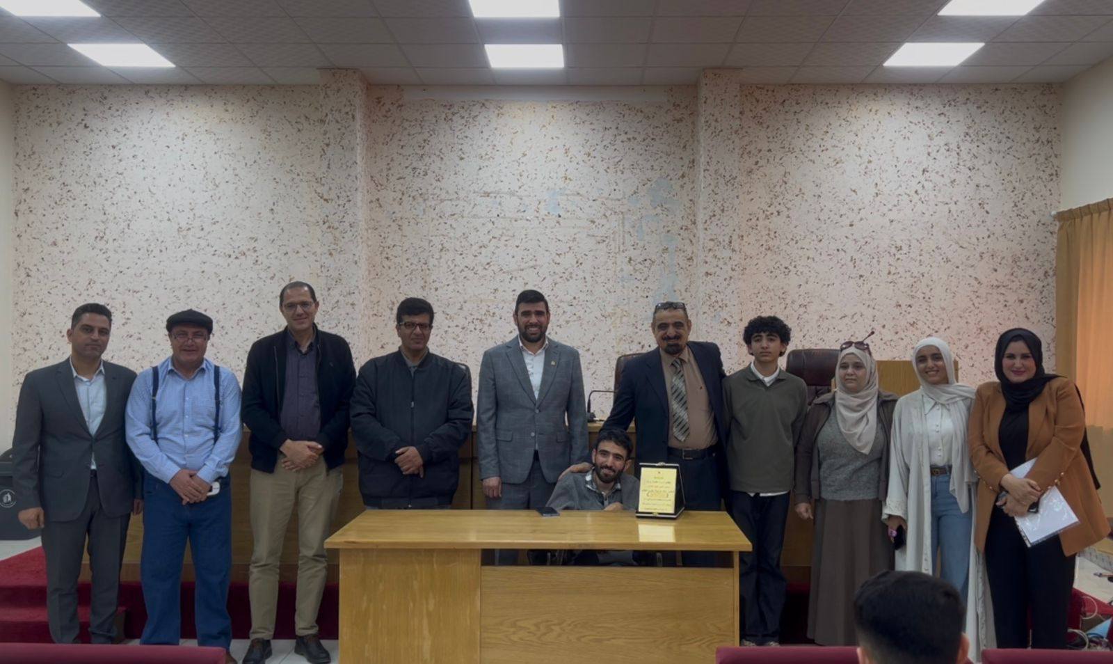 الطالب بشار الزغول من ذوي الهمم يقدم ورشة بعنوان "الإنسان والإعاقة " 