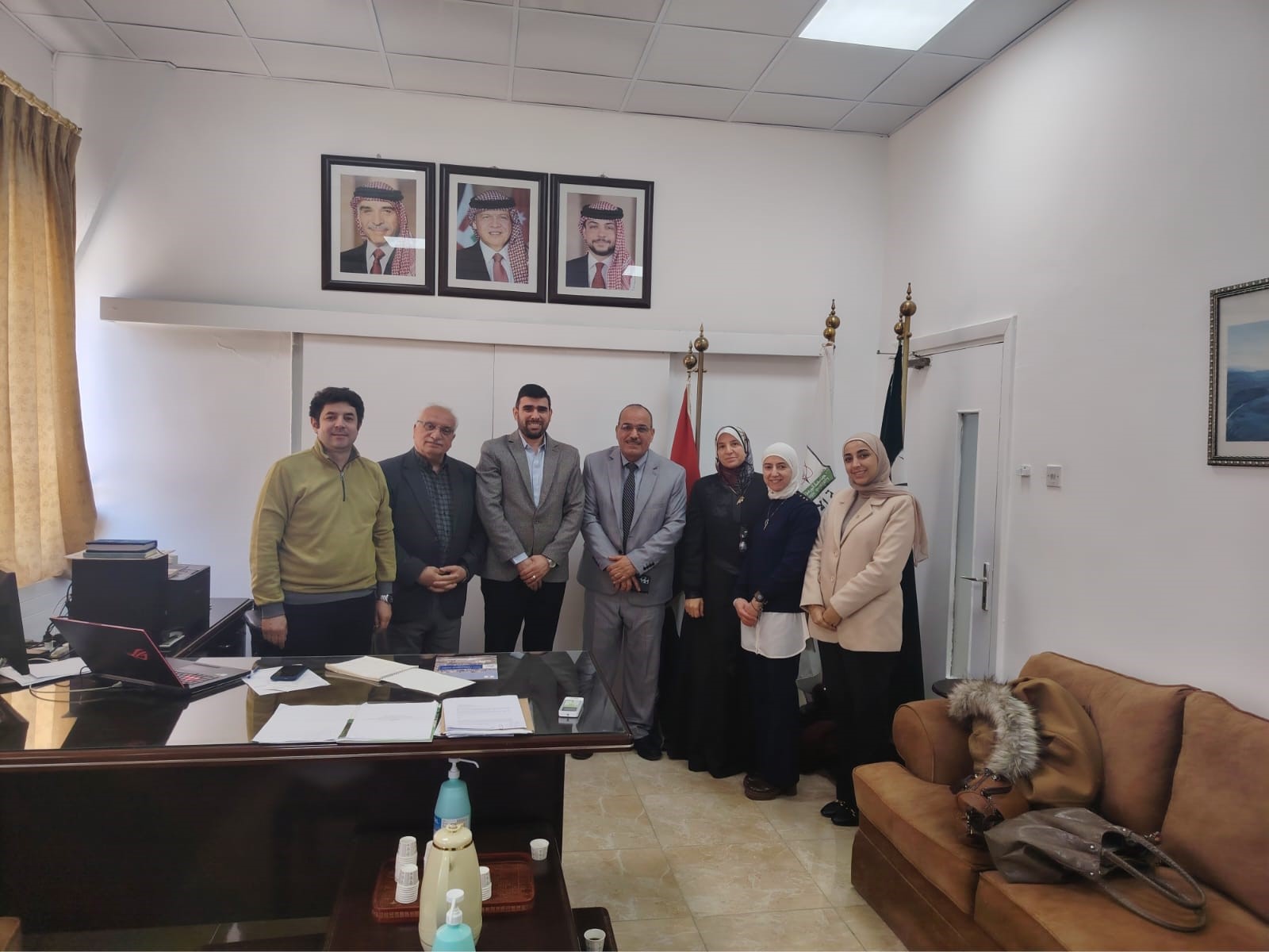 ;كلية الآداب تبحث سبل التعاون المشترك مع الملحقية الثقافية اليابانية وجمعية خريجي جايكا لغايات تعزيز أفق التبادل الثقافي