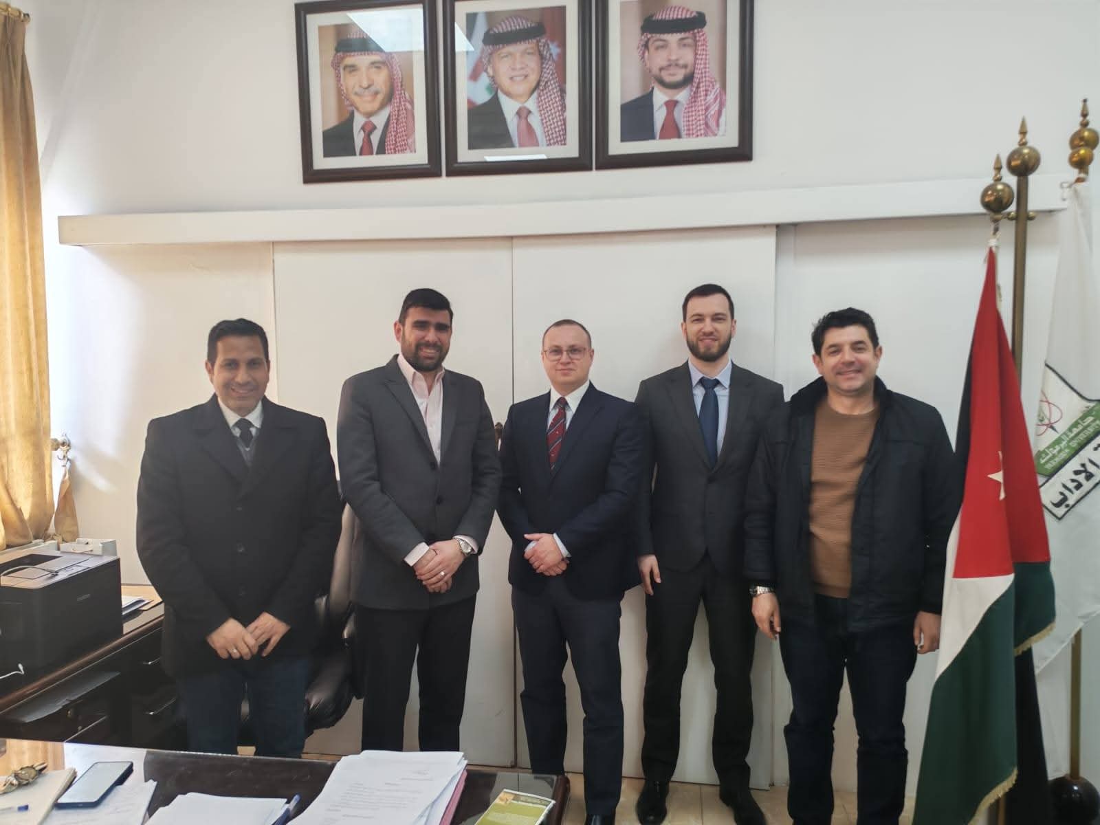 مدير المركز الثقافي الروسي في عمان يزور كلية الآداب 