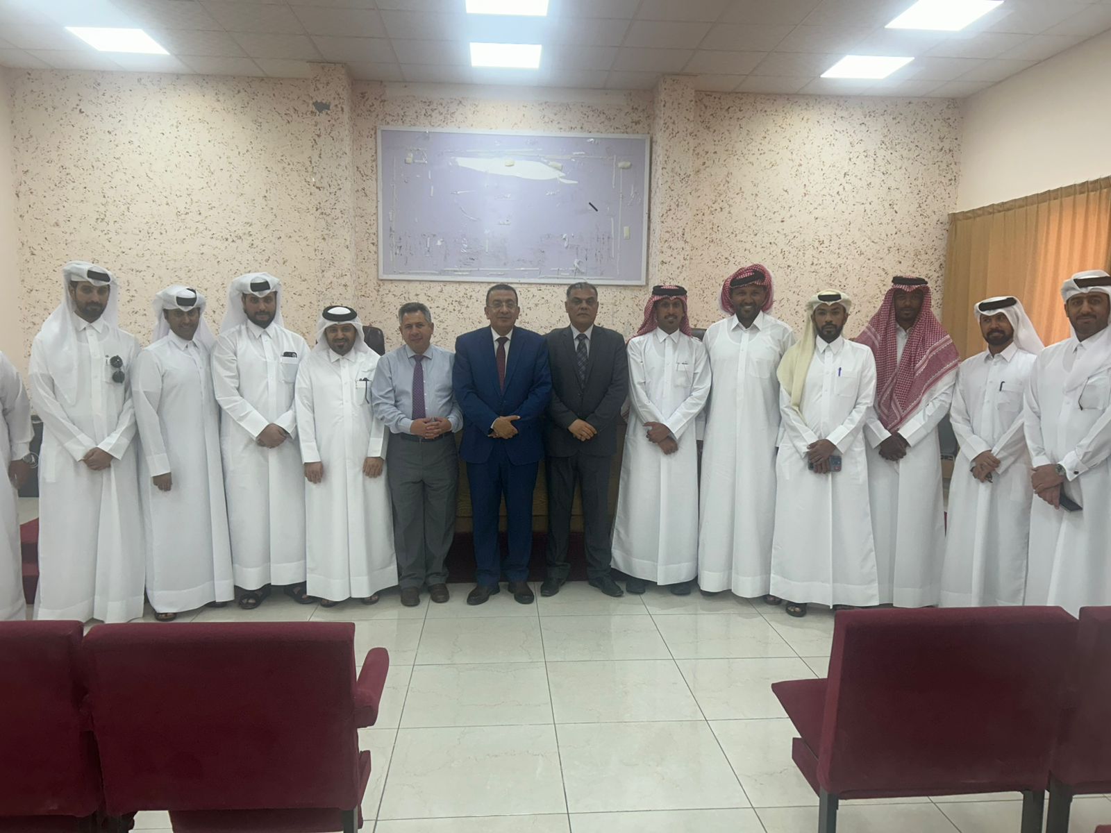 عميد كلية الآداب يلتقي الطلبة العرب الملتحقين ببرنامج الماجستير في قسم الدراسات السياسية 