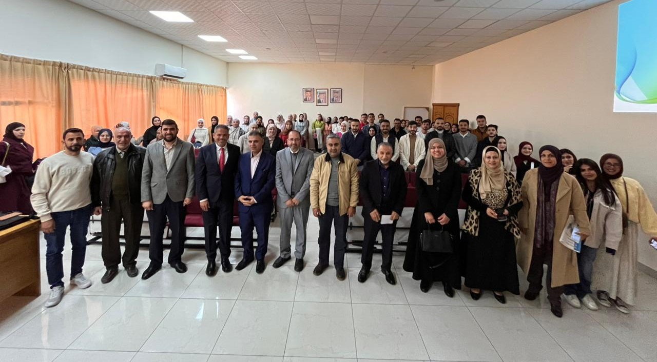 كلية الآداب تنظم محاضرة علمية حول مهارات الترجمة الفورية والتتابعية